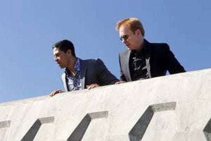 Adam Rodriguez (izquierda) u David Caruso, en una escena de CSI Miami.